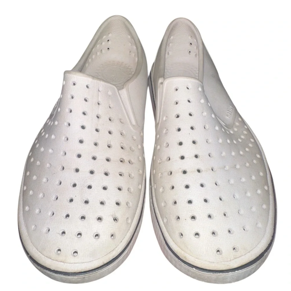 Native Jefferson Slip On Water Shoes. size 13. White
